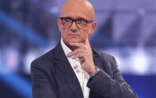 Alfonso Signorini rescinde un contratto