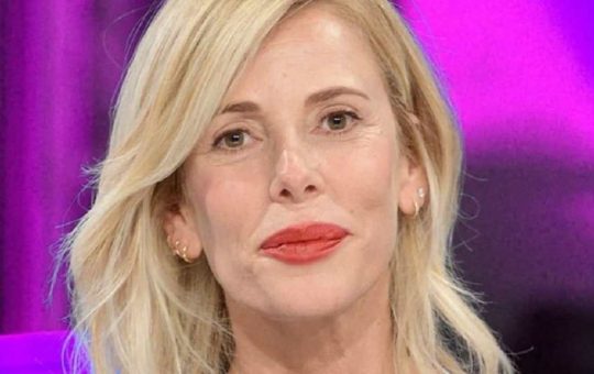 Alessia Marcuzzi mostra la mamma sui Social, due vere gocce d'acqua