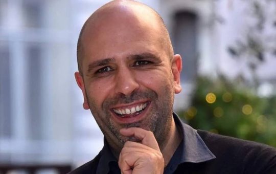 Checco Zalone titolo di studi