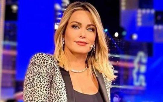 Sonia Burganelli beccata nella vasca con un altro uomo