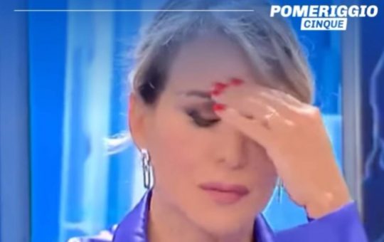 Barbara D'Urso costretta ad intervenire per sedare una rissa a Pomeriggio 5