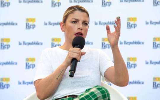 Emma Marrone insultata sui social e lei zittisce tutti così