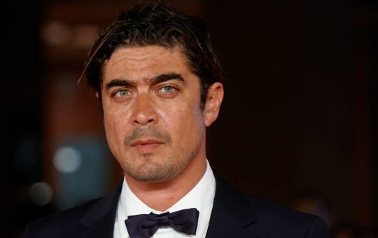 Riccardo Scamarcio dice addio all'Italia