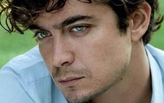 Riccardo Scamarcio, la grave accusa - Youbee.it