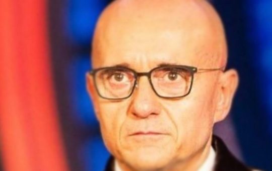 Alfonso Signorini deve chiudere?